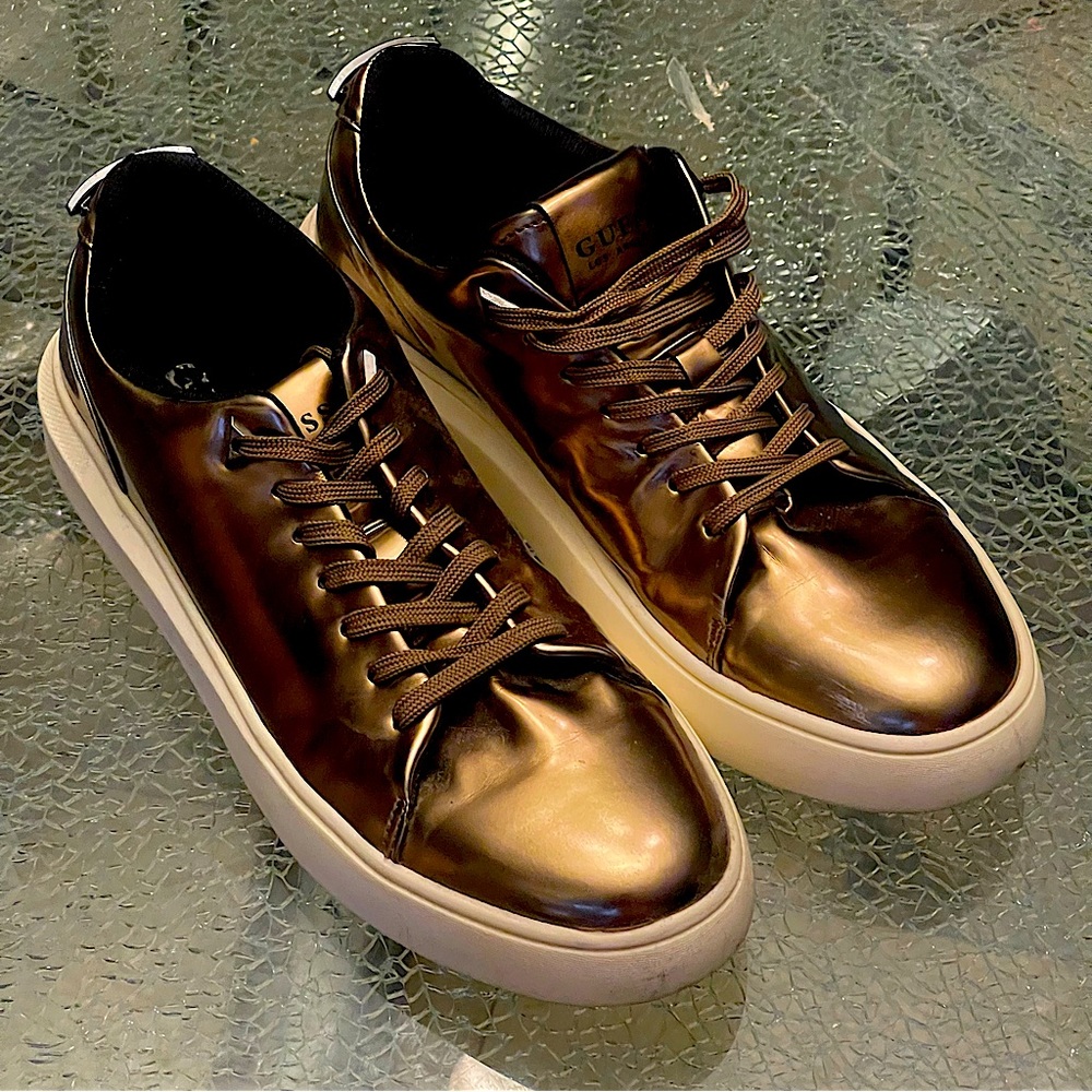 Mens Coppertone Shiny ‘GUESS’ sneakers SIZE 10.5